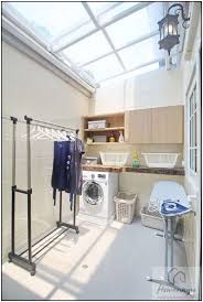 Ada banyak keuntungan yang bisa kita dapatkan dari penerapan desain ini, diantaranya lebih hemat biaya, tempat dan waktu pengerjaanya.jika rumah kita tertata dengan rapi dan terlihat. Hemat Tempat 10 Inspirasi Ruang Cuci Jemur Untuk Rumah Minimalis Dailysia