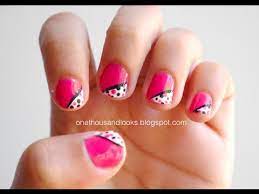Lindas y divertidas uñas decoradas con colores diferentes y con piedras cuadradas que le dan un bellas y dulces uñas blancas con piedra plateadas brillante para hacer el centro de las flores. Facil Diseno De Unas Rosado Blanco Y Negro Onethousandlooks Youtube