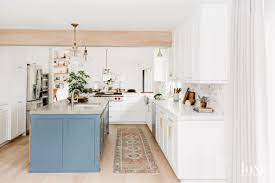 A 1976 Encinitas House Goes From Dated To Divine Luxe Interiors Design Classical Kitchen Kitchen Design Luxe Interiors