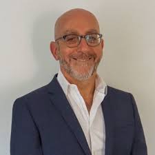 Arto Artinian may be the quintessential globe-trotting CEO of a high-end  jewelry empire (Artinian Co. Ltd.), but that's just half of it. He also  serves as a consul representing the Republic of… |