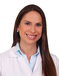 Soy la Dra Dalila Muñoz, tengo más de 15 años de Odontóloga general y 12  años de Especialista en Estética Dental. Mi clínica Dental tiene 5 años de  ubicarse en #centrocorporativocafetal,en Belén.