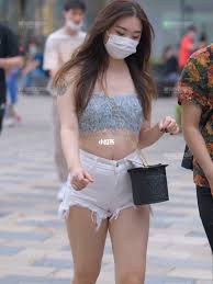Mùa Hè mặc quần ngắn mát mẻ thật, nhưng làm ơn tránh xa những chiếc quần  shorts "ác mộng" thế này!