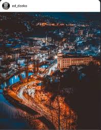 Kapiten fudbalske reprezentacije bosne i hercegovine edin džeko nalazi se na u sarajevu na odmoru od naporne sezone. Edin Dzeko 9 Fans On Twitter Edin Dzeko Congratulates Sarajevo City Day With An Emotional Message Eddzeko Bih Sarajevo Dzeko