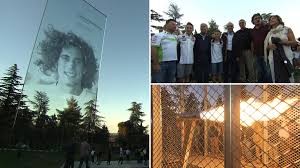 Mainly andrea dovizioso and valentino rossi, dovizioso a foe, rossi a friend. Marco Simoncelli Monument In Coriano Enthullt Motogp