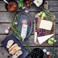 Aperitif Italien Trinquer Autour D Un Apero Italien C Est Presque Deja Les Vacances Elle A Table Aperitif Italien Apero Italien Idee Recette