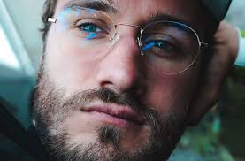 People who wear these glasses in the modern era tend to be men in their 30s to late 40s, she explains. Rimless Glasses Why They May Be Right For You All About Vision