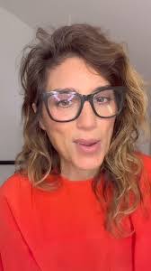 Lora Betts's Instagram, Twitter & Facebook