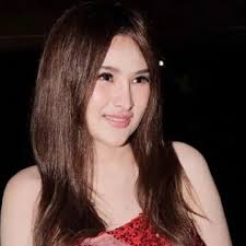 Selebgram Dewi Lin Pilih Sibuk Bekerja Ketimbang Buang Waktu Untuk Pacaran 