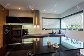 Moderne Luxus Kuche Mit Marmor Insel Lizenzfreie Fotos Bilder Und Stock Fotografie Image 35980519