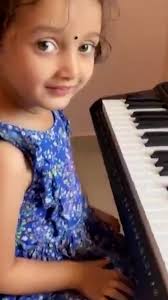 Prepare to be amazed! A little girl's incredible piano skills have left the  internet in awe. Take a look at her jaw-dropping performance! ,  #AajNEWJDekhaKya