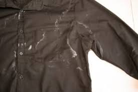 Wie bekomme ich schweißflecken und schweißgeruch. Schweissflecken Entfernen Mit Diesen Tricks Werden Alle Textilien Sauber