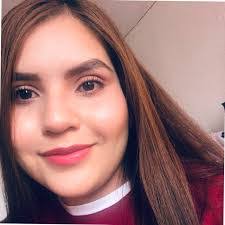 Laura Bello's Instagram, Twitter & Facebook