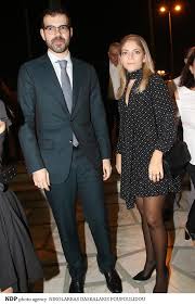 Τη νύφη, που έλαμπε μέσα σε ένα νυφικό με την υπογραφή του οίκου «valentino», συνόδευσαν στην εκκλησία, ο θεόδωρος αγγελόπουλος και η γιάννα αγγελοπούλου. Gianna Aggelopoyloy Daskalakh Me Total Black Kai Kroko Tsanta Se Premiera Marie Claire O Ti Exei Shmasia Gia Tis Gynaikes