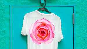 Though this craft specifies tie dyeing a crochet market bag, you can easily use alternative plain bags to achieve a some people remember how to make paper flowers with tissue paper from their youth, but the rest of us need a little reminder. Steam Dyeing With Flowers How To Use Flowers To Tie Dye Fabric Sheknows