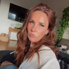 Whitney Lynn Benjamin (@whitneylynnbenjamin)