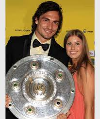 2013 heiratete robert seine langjährige freundin anna stachurska. Robert Lewandowski Der Zauberhafte Meister Held Bvb Bild De