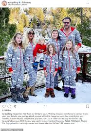 Tori spelling is opening up about the cyberbullying she's experienced for over 30 years. Tori Spelling 46 Beweist Dass Alter Nur Eine Zahl Ist Wie Sie Aussieht Schlank In Einem Badeanzug Aktuelle Boulevard Nachrichten Und Fotogalerien Zu Stars Sternchen