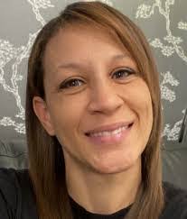 Kari Ennis's Instagram, Twitter & Facebook