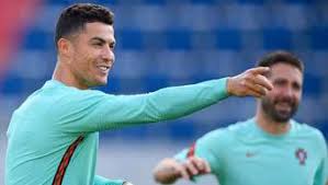 Portugal und frankreich ziehen ins achtelfinale ein • christiano ronaldo traf zweimal für portugal, trotzdem reichte es nur für ein unentschieden gegen weltmeister frankreich. U22rq9lhc1xiem