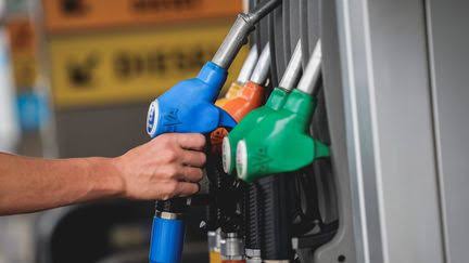 INTERVIEW. La baisse du prix du gazole annoncée par le gouvernement est  "crédible", assure un économiste – franceinfo