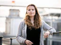 Jun 18, 2021 · exakt 100 tage vor der wahl demonstrieren die aktivisten von fridays for future wieder. Fridays Aktivistin Luisa Neubauer Will Billiges Benzin Was Ist Denn Jetzt Los Politik