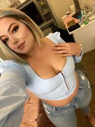 I used to be a pretzel store worker — now my voluptuous butt makes me  $99K a month