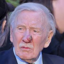 Leslie Phillips axed honeymoon over cancer fears