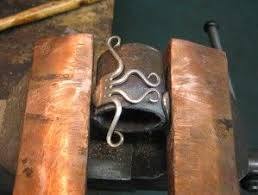 Dans Les Ateliers Borgniol Nous N Avons Pas De Studio De Trucages Ni D Images De Syntheses Meme Pas P Bijoux De Fourchette Bijoux En Fil De Fer Projet Bijoux