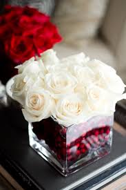 Grâce à nos belles idées, apprenez à réaliser de sublimes compositions florales qui apportent une touche poétique et de couleur dans votre déco. 1001 Idees Creatives Pour Un Centre De Table Pour Noel Original