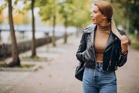 Cách phối đồ với áo khoác da nữ cá tính