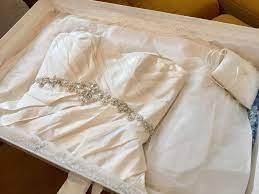 Sep 19, 2014 · allgemeine geschäftsbedingungen für käufer. Professionelle Brautkleid Aufbewahrung In Der Brautkleid Box Mit Lieferservice Vom Brautkleidtaxi Berlin Auch Fur Die Reinigung Vom Brautkleid Vor Der Hochzeit In Berlin Jetzt Anrufen 0170 482 25 55 Und Eine