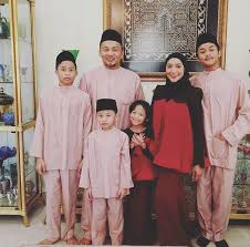 Apapun bagi admin tu tak penting. Barisan Gaya Fesyen Lebih Daripada 30 Selebriti Di Hari Raya 2017 Syazwan Rahman