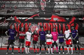 A liga dos campeões da concacaf (em inglês: Nueva Camiseta De Los Diablos Caliente Mx Es La Casa De Apuestas Oficial Del Deportivo Toluca Futbol Sapiens