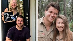 Sy scholfield)) is the daughter of the crocodile hunter star steve irwin, and mother terri irwin. Nicht Nur Bindi Irwin Ihre Schwagerin Ist Auch Schwanger Promiflash De