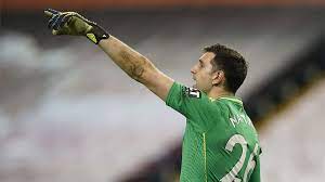 Он играет на позиции вратарь. Messi Lauds Goalkeeper Emiliano Martinez We Ve Got Dibu He S A Phenomenon