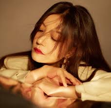 Giữa sóng gió "phủ đầu", chồng đại gia của Triệu Vy đang ở đâu?