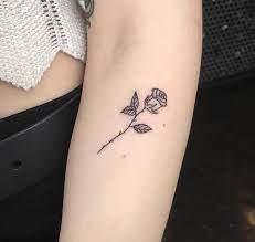 Image Result For Tiny Flower Ribcage Tattoo Rosetattooideas Tatoeage Ideeen Tatoeage Bloemen Tatoeage