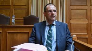 Γεραπετρίτης σημείωσε ότι η διατήρηση του sms για λίγες ήμερες ακόμη, όπως και ο περιορισμός στην κυκλοφορία κατά τις. Gerapetriths Anoixto To Endexomeno Newn Metrwn Akoma Kai Aifnidiastika