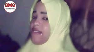 Gabadhaan 11 jirka ee la kufaday ayaa waxa ay dood badan ka dhalisay sharciga iska soo xaaqidda ilmaha ee dalka argentina. Subxanallah Gabar Caan Ah Oo Laga Duubay Muuqaal Galmo Ah Youtube