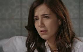 Laura acorda em um sanatório, ao lado de Constância