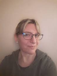 Yvette Main's Instagram, Twitter & Facebook