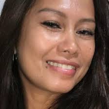 Daring to the next level si Katrina Halili sa kaniyang 'buwis-buhay'  pictorial sa isang puno ng niyog sa El Nido, Palawan.