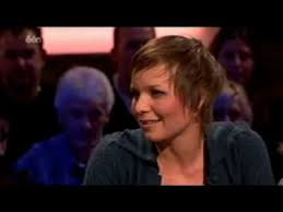 Free heft het al jaren druk met de rol van mega mindy, want ze speelt het nog steeds! Video Free Souffriau