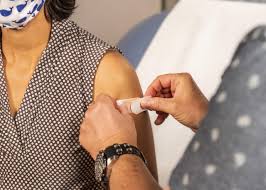 Au rythme actuel (moyenne des 15 derniers jours), l'objectif de vacciner l'ensemble de la population adulte serait atteint le. Effets Secondaires Des Vaccins A Quoi S Attendre