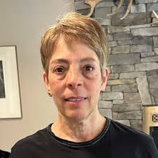 Karla Gil's Instagram, Twitter & Facebook