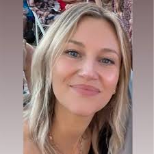 💬 Why is there always a line around the block at Fast Company Grill and  Inc.