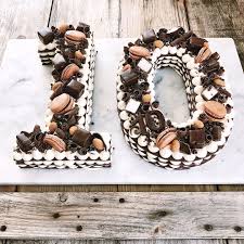 L Image Contient Peut Etre Chaussures Et Nourriture Number Cakes Chocolate Wafers Chocolate