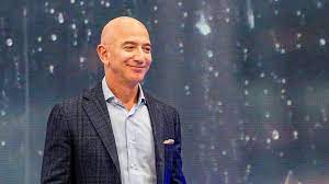 Jeffrey preston bezos is an american business magnate, media proprietor, and investor. Tzef Mpezos Ti Dhlwse Enopsei Ths Pthshs Toy Sto Diasthma Newmoney