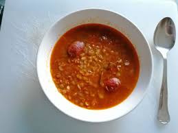 En casa, suelo hacer muchas más lentejas de las que nos comemos en un día. Lentejas Con Chorizo Cocina En Mambo