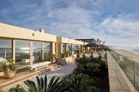 Bill gates started his business by creating a dos computer to sell to ibm for 50,000. Bill Gates New Mansion Is Where You D Rather Be Quarantined